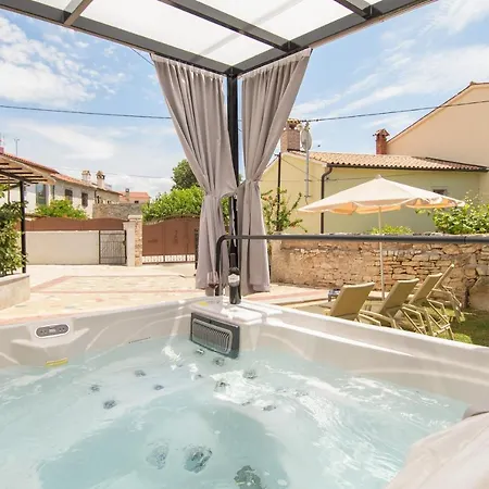 Holiday Home Giovanni Vabriga With Private Jacuzzi Tar-Vabriga Exterior photo