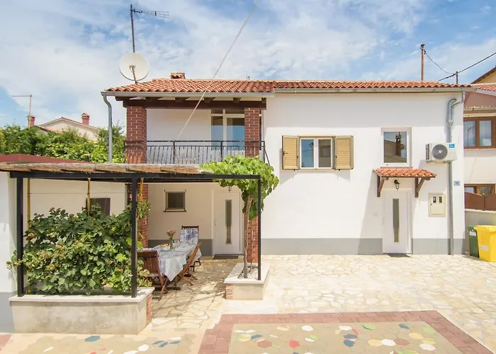 Holiday Home Giovanni Vabriga With Private Jacuzzi