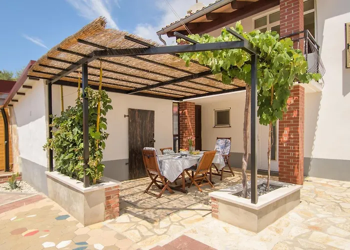 Holiday Home Giovanni Vabriga With Private Jacuzzi