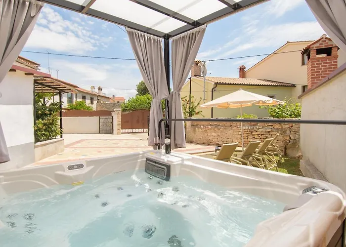 Holiday Home Giovanni Vabriga With Private Jacuzzi