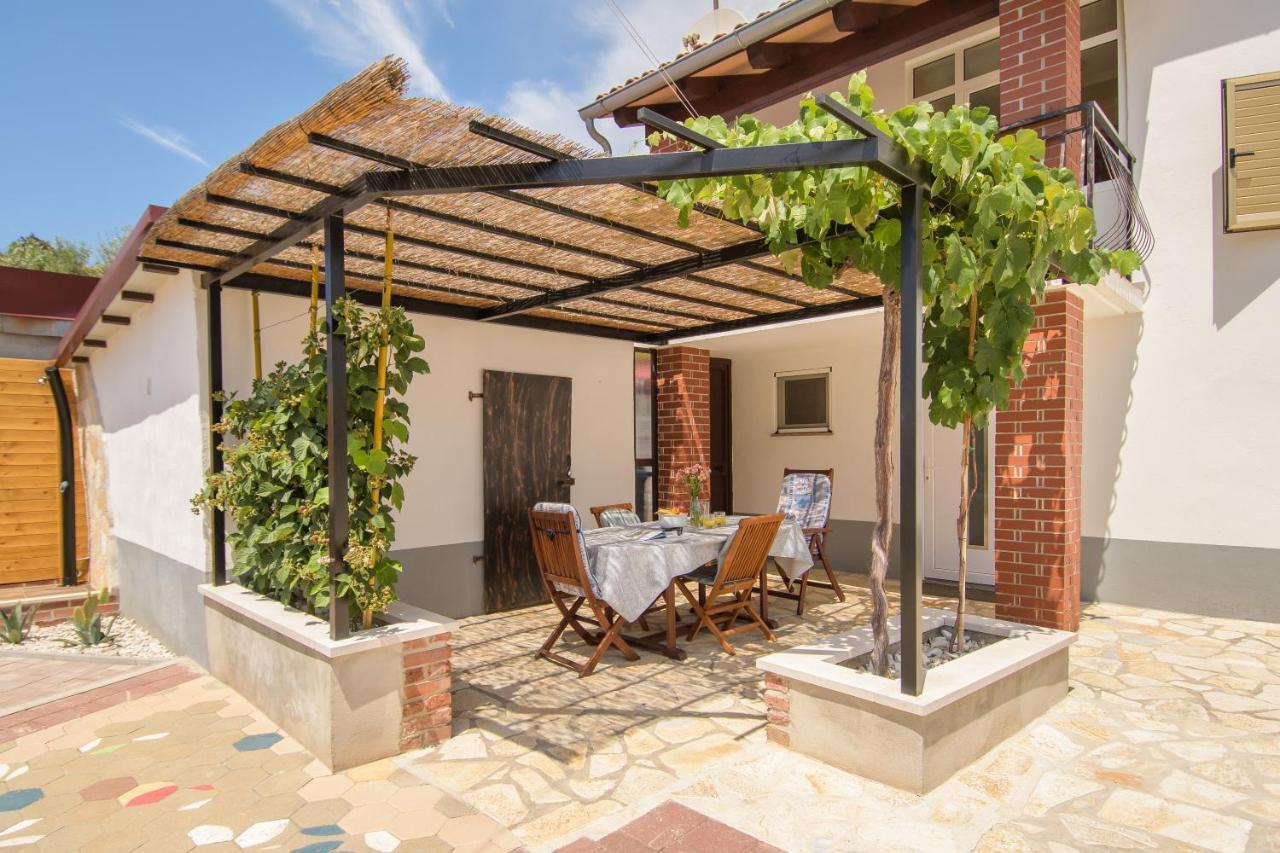 Giovanni Vabriga With Private Jacuzzi Holiday home