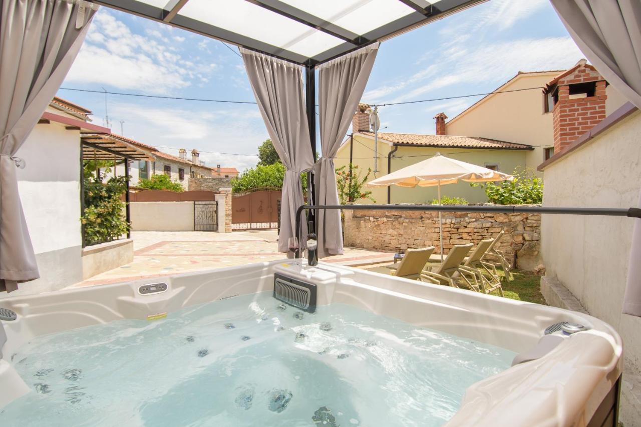 Giovanni Vabriga With Private Jacuzzi Holiday home