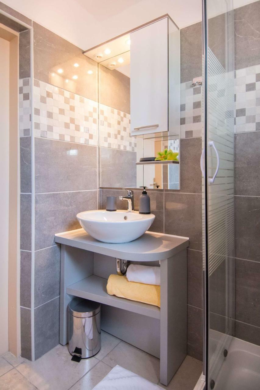 Giovanni Vabriga With Private Jacuzzi Holiday home *