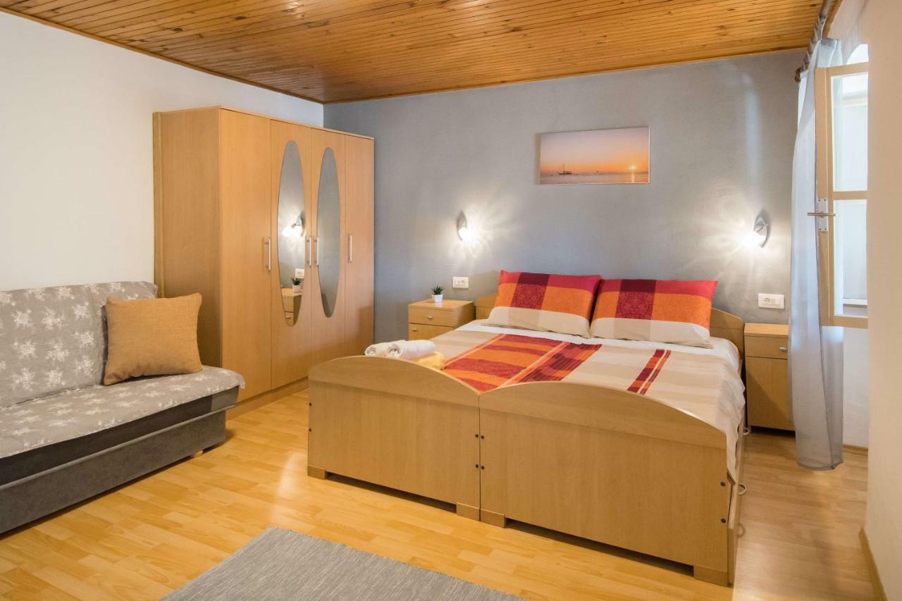 Giovanni Vabriga With Private Jacuzzi Holiday home